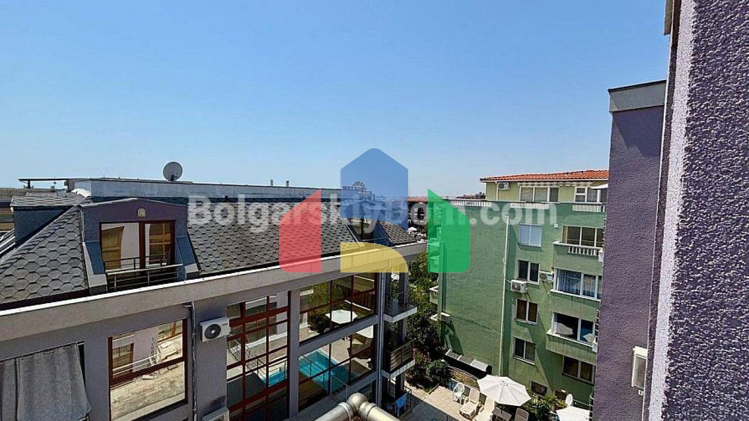 Трехкомнатная квартира в Новый Изгрев