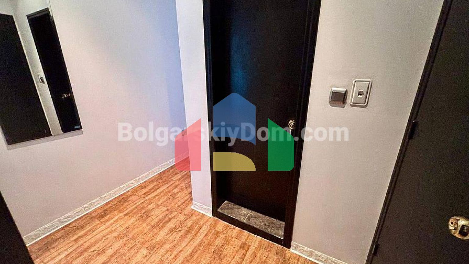 Трехкомнатная квартира в Новый Изгрев