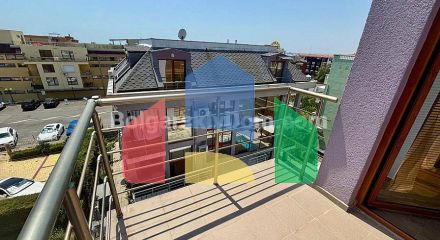 Трехкомнатная квартира в Новый Изгрев