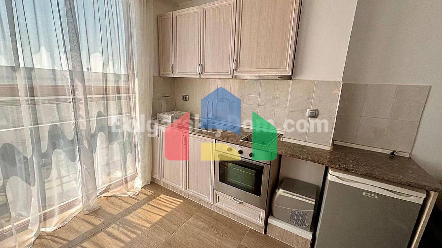 Трехкомнатная квартира в Новый Изгрев