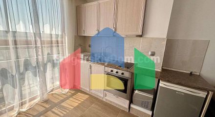 Трехкомнатная квартира в Новый Изгрев