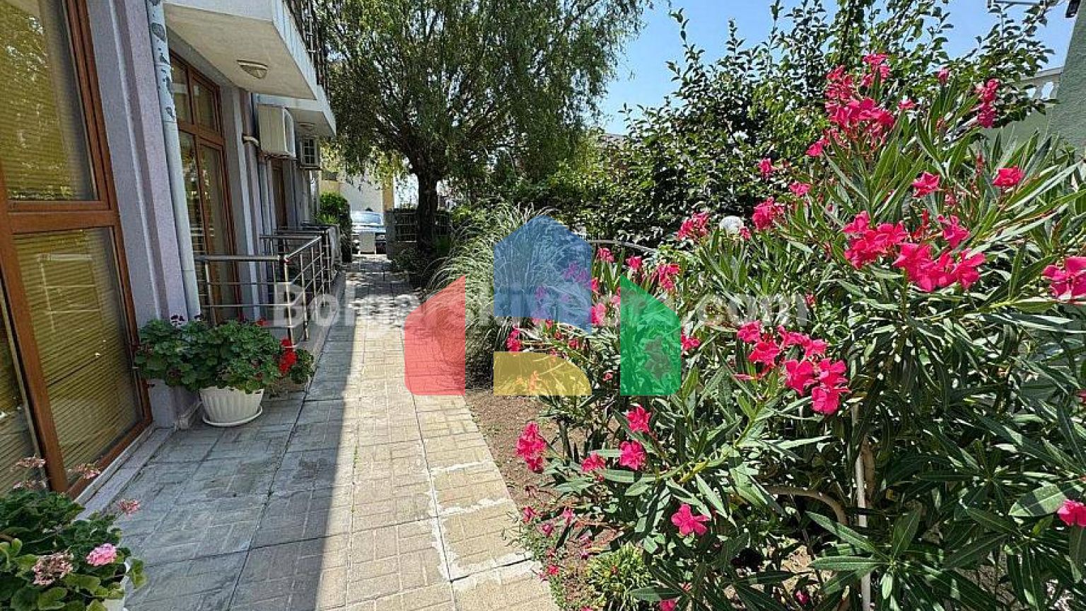 Трехкомнатная квартира в Новый Изгрев