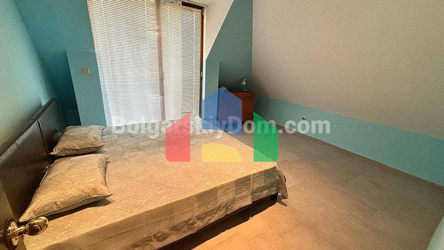 Трехкомнатная квартира в Новый Изгрев