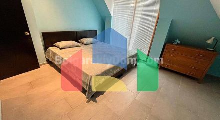 Трехкомнатная квартира в Новый Изгрев