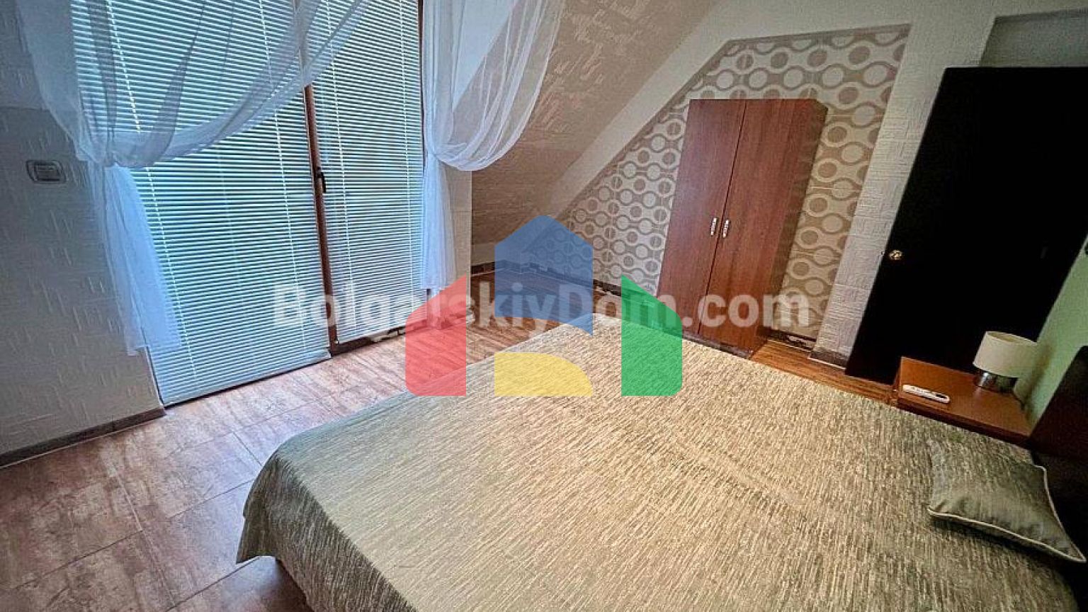 Трехкомнатная квартира в Новый Изгрев