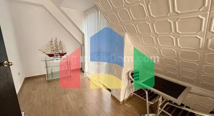 Трехкомнатная квартира в Новый Изгрев