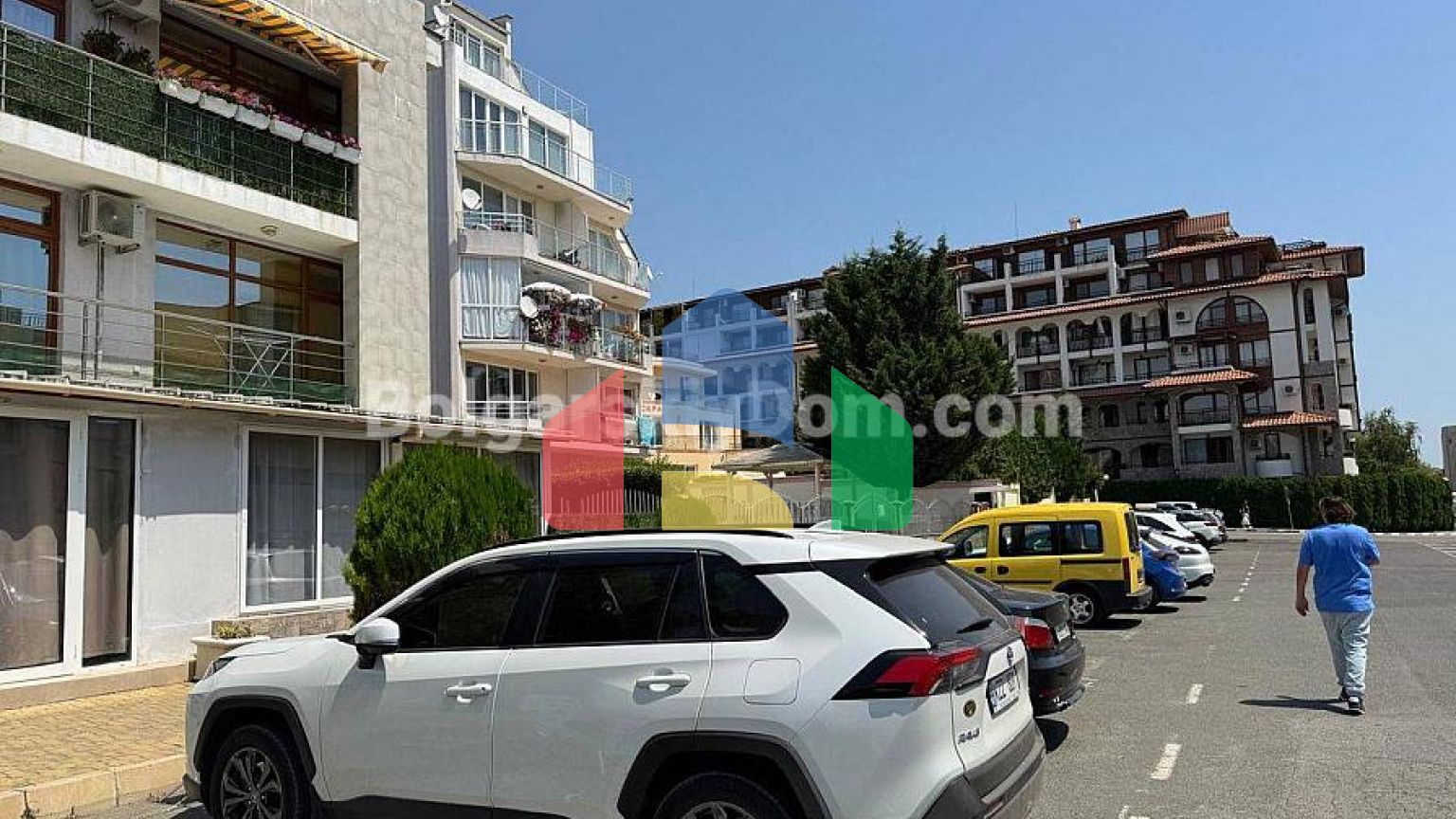 Трехкомнатная квартира в Новый Изгрев