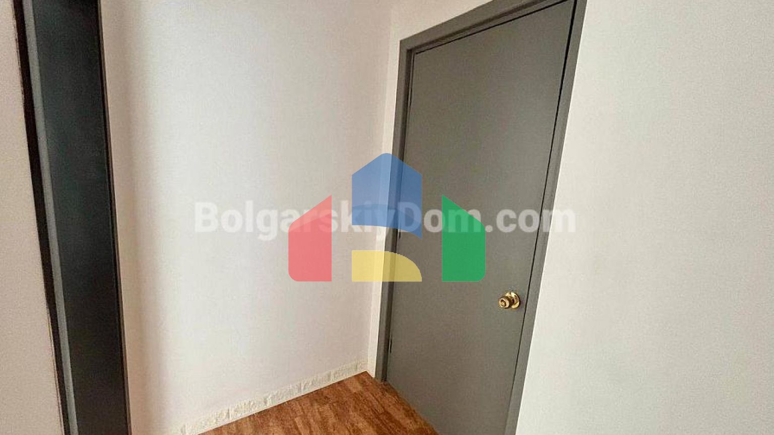 Трехкомнатная квартира в Новый Изгрев