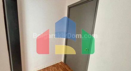 Трехкомнатная квартира в Новый Изгрев