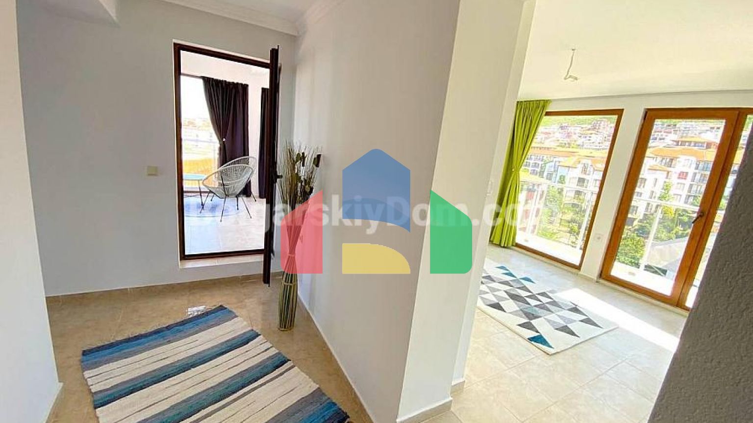 Трикімнатна квартира в Лазур 5