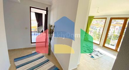 Трикімнатна квартира в Лазур 5