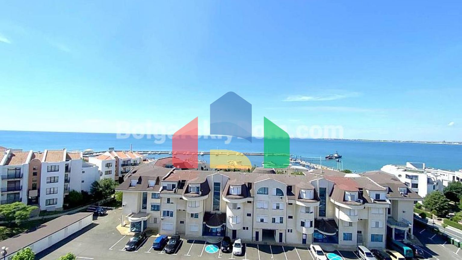 Трикімнатна квартира в Лазур 5