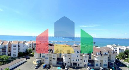 Трикімнатна квартира в Лазур 5