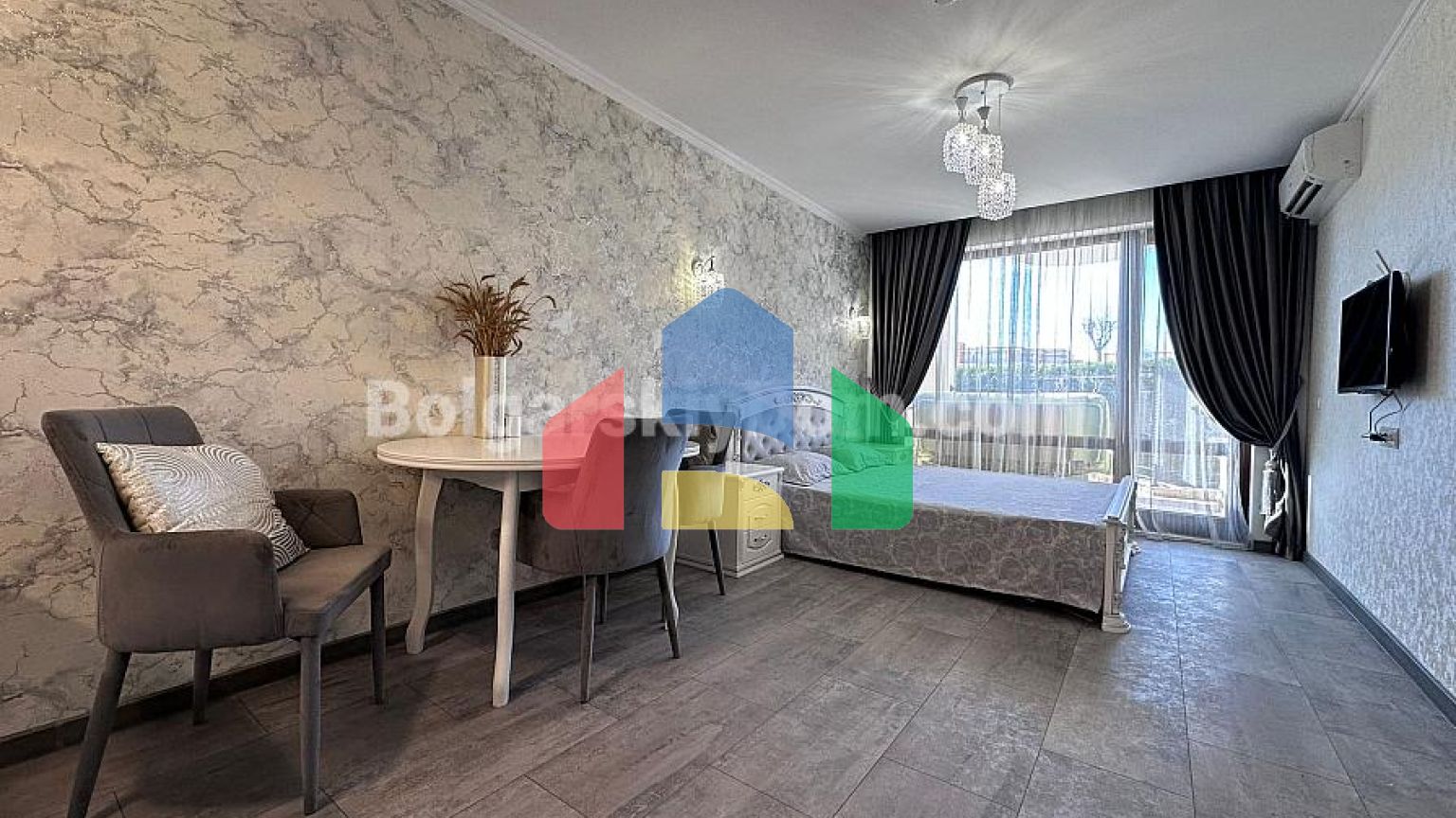 Квартира-студія в Прем'єр Форт Біч