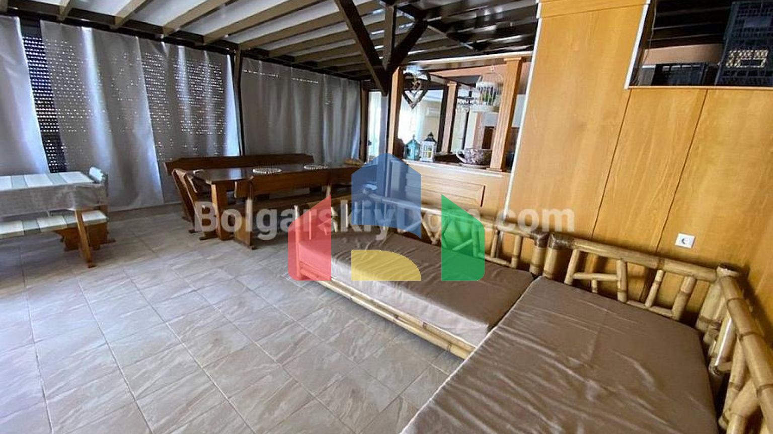 Чотирикімнатний пентхаус в Адмірал