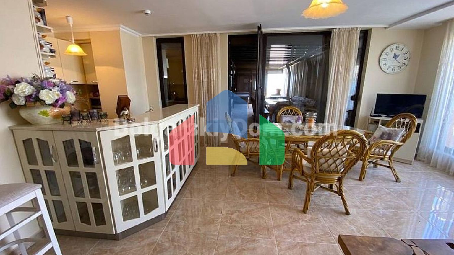 Чотирикімнатний пентхаус в Адмірал