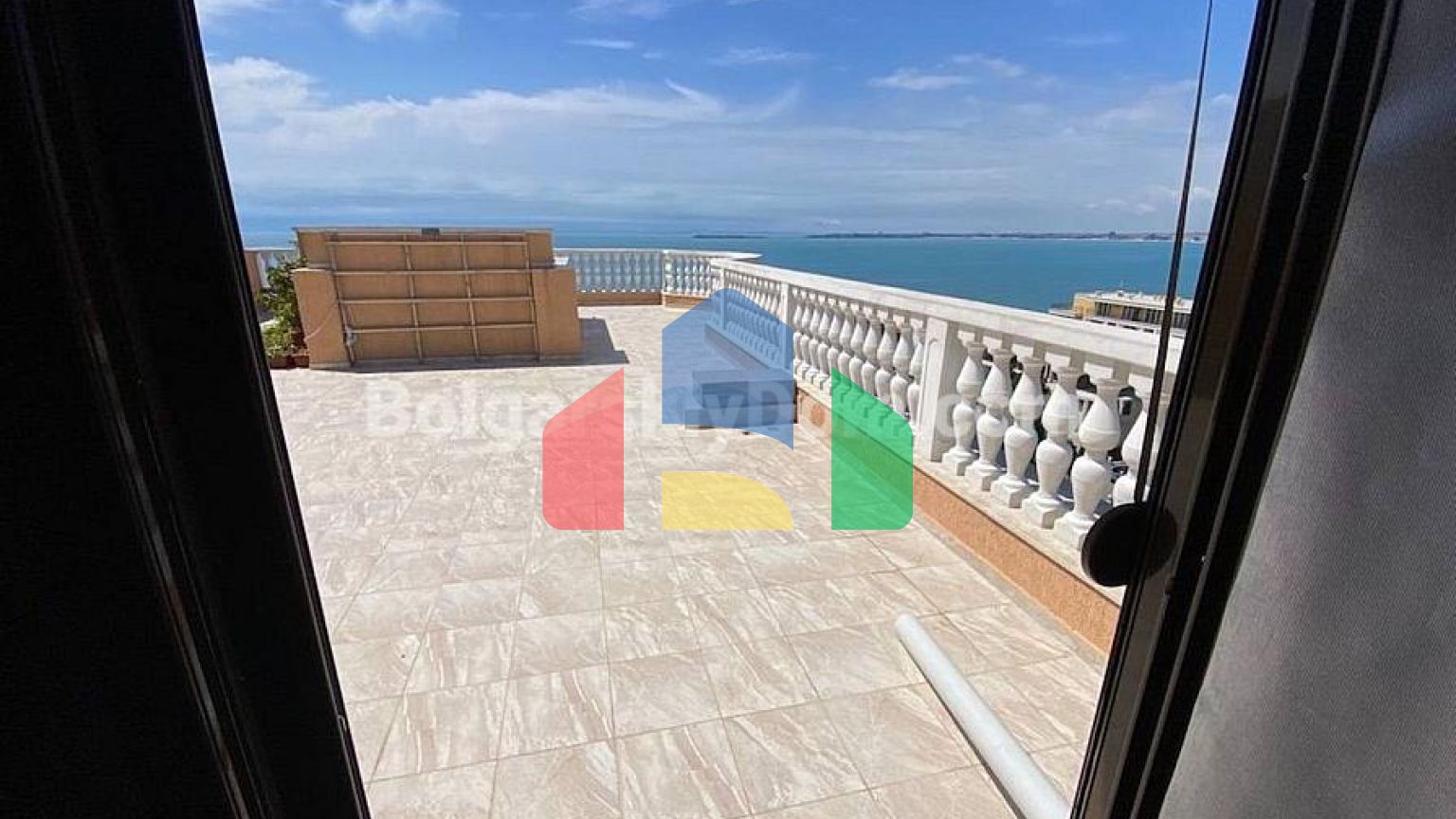 Чотирикімнатний пентхаус в Адмірал