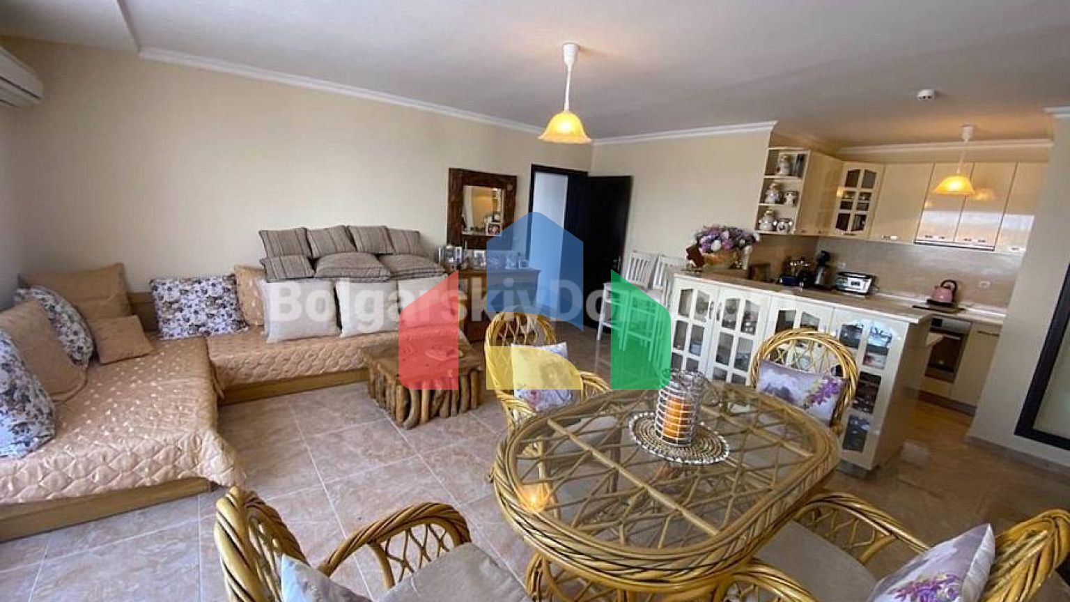 Чотирикімнатний пентхаус в Адмірал