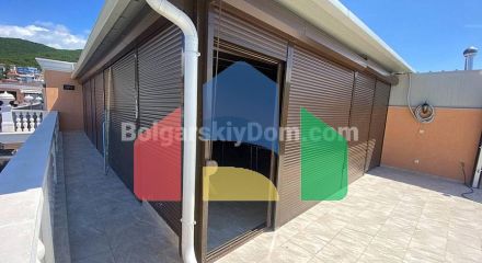 Чотирикімнатний пентхаус в Адмірал