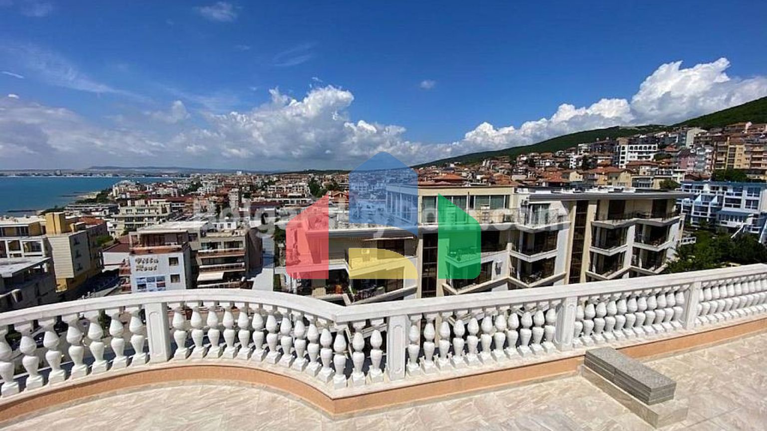 Чотирикімнатний пентхаус в Адмірал