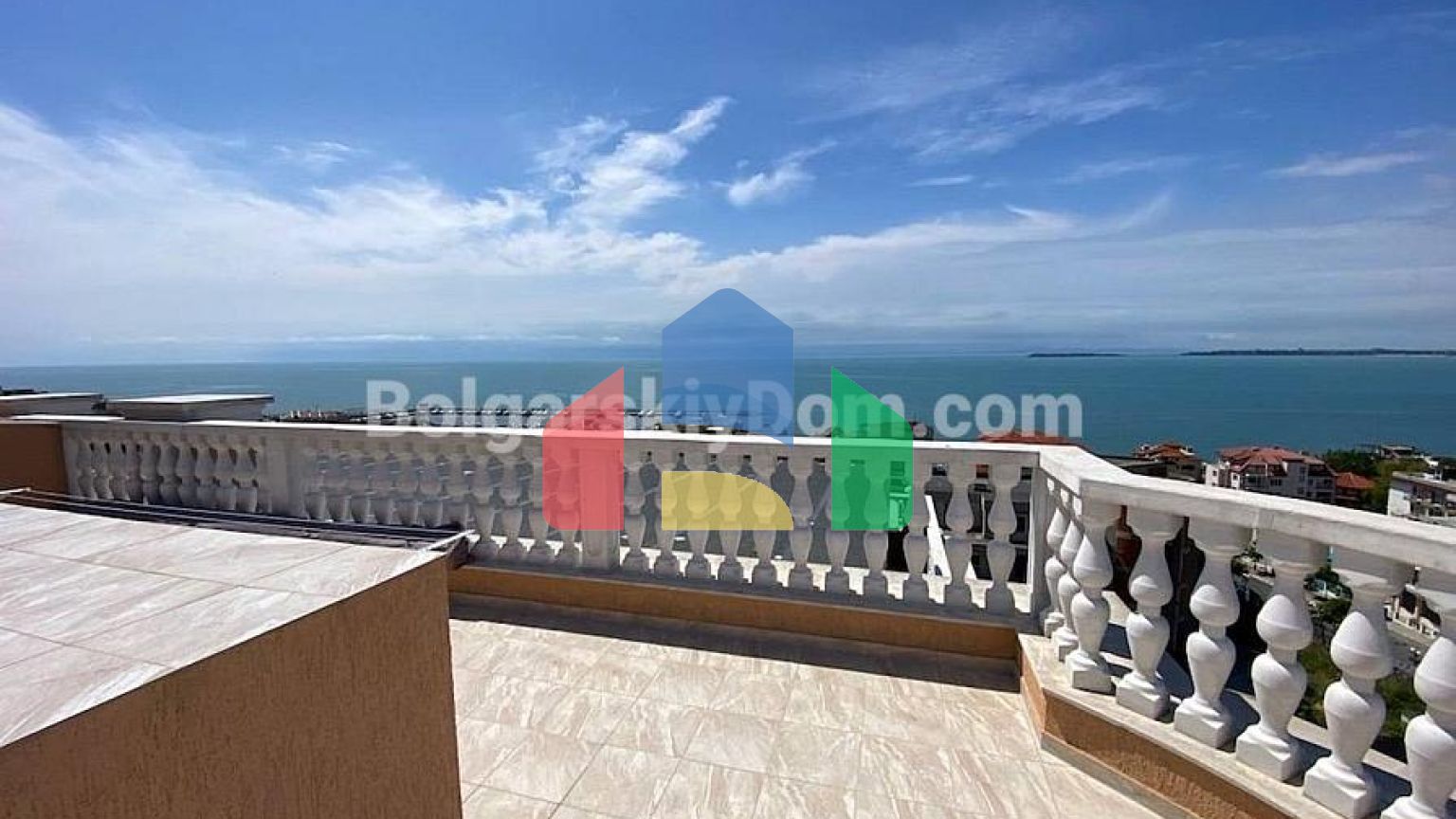 Чотирикімнатний пентхаус в Адмірал