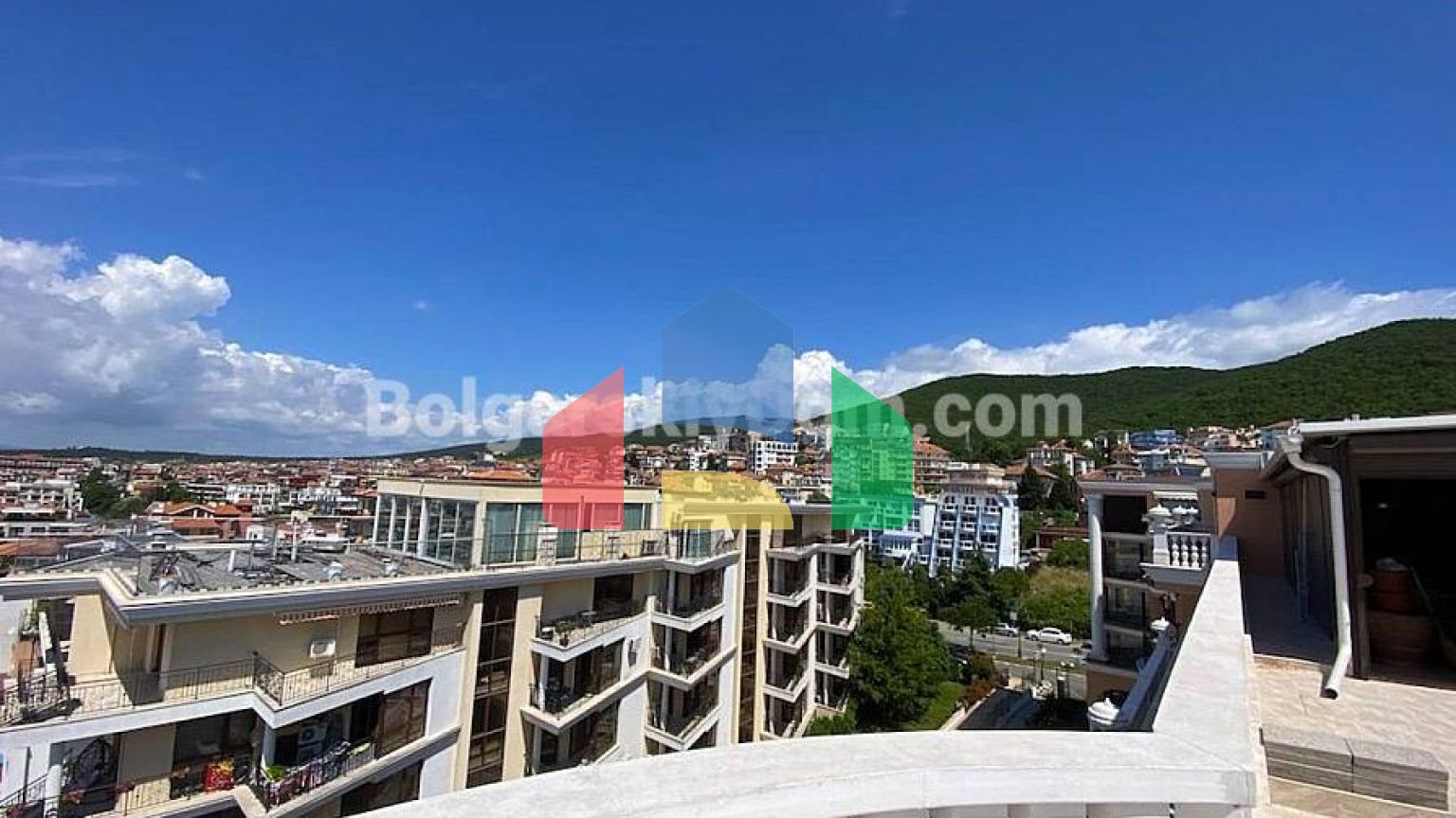 Чотирикімнатний пентхаус в Адмірал