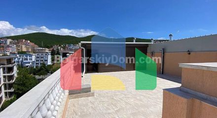 Чотирикімнатний пентхаус в Адмірал