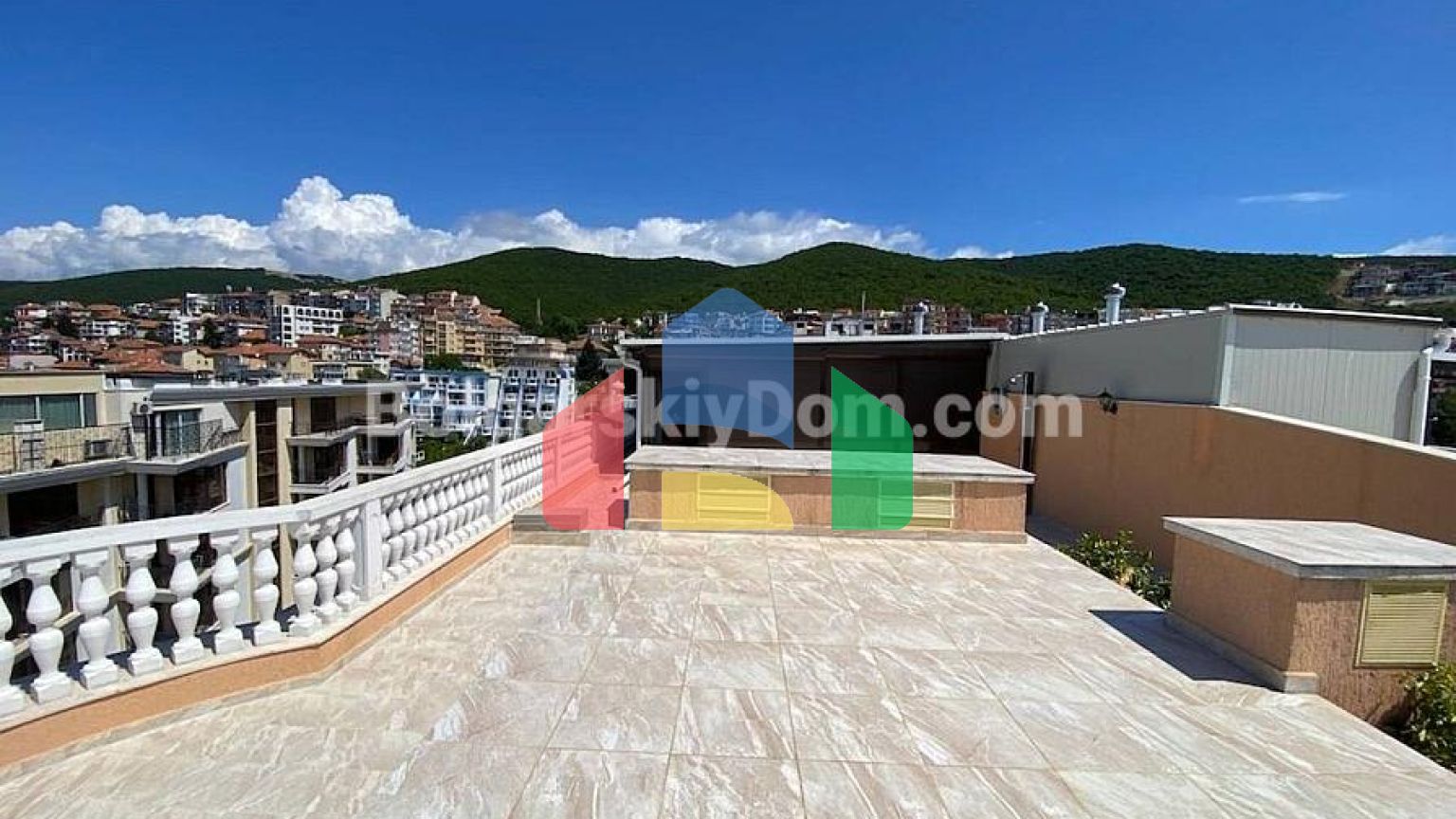 Чотирикімнатний пентхаус в Адмірал