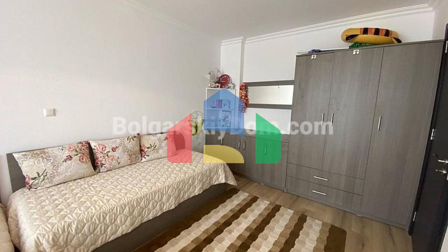 Чотирикімнатний пентхаус в Адмірал