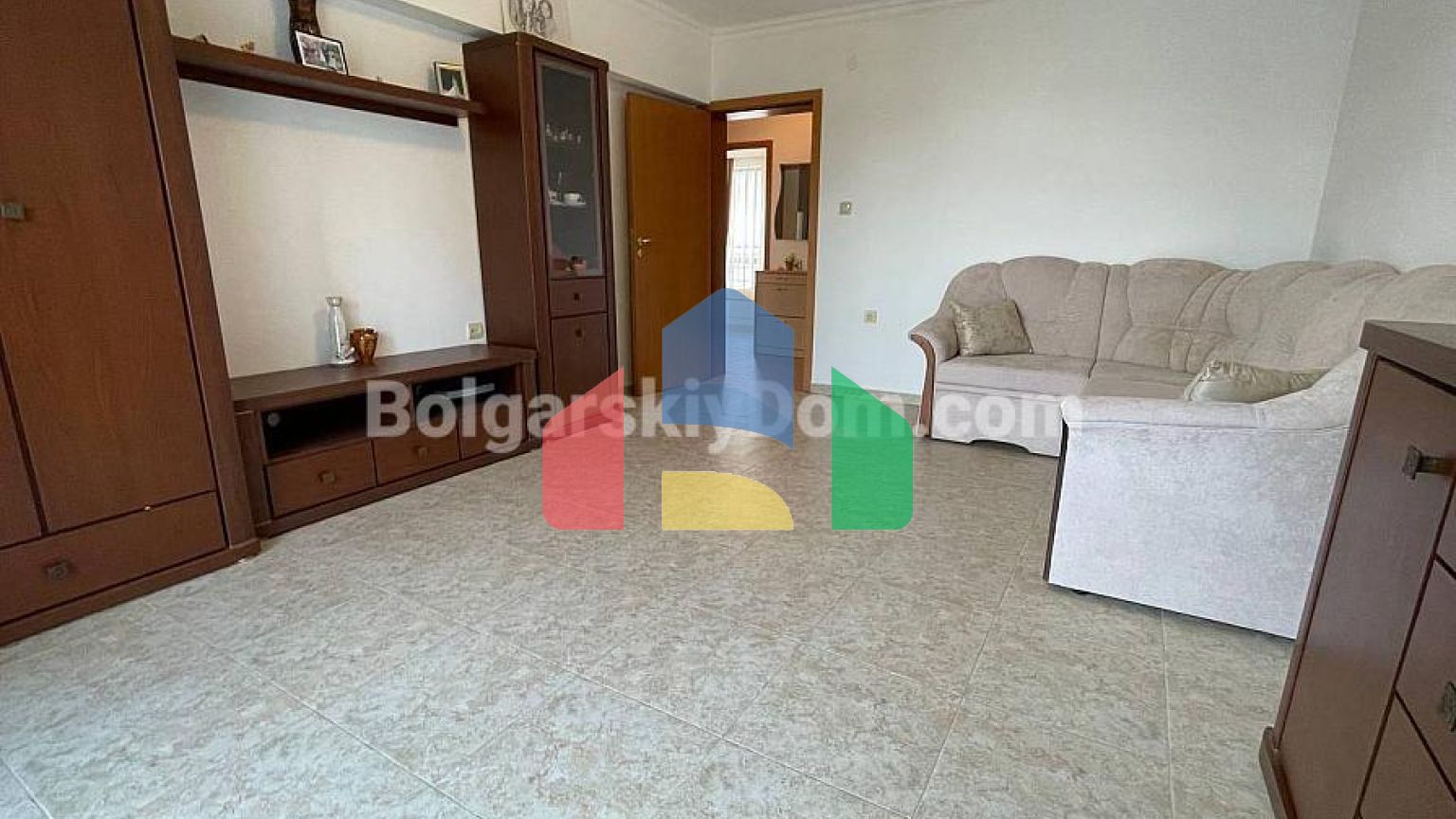 Трикімнатна квартира в Компасі