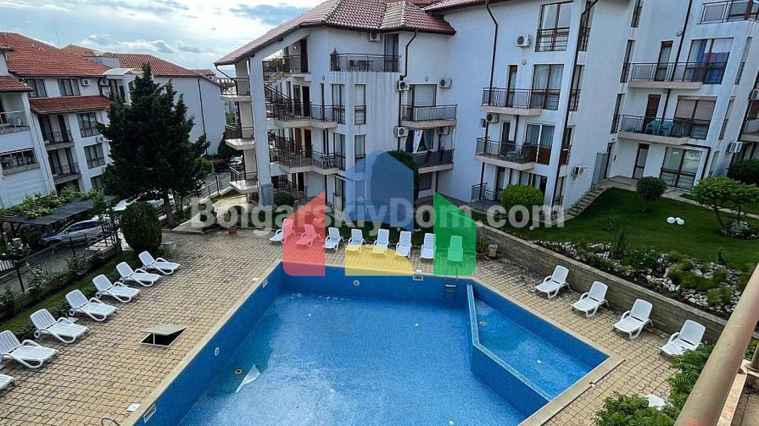 Трикімнатна квартира в Компасі