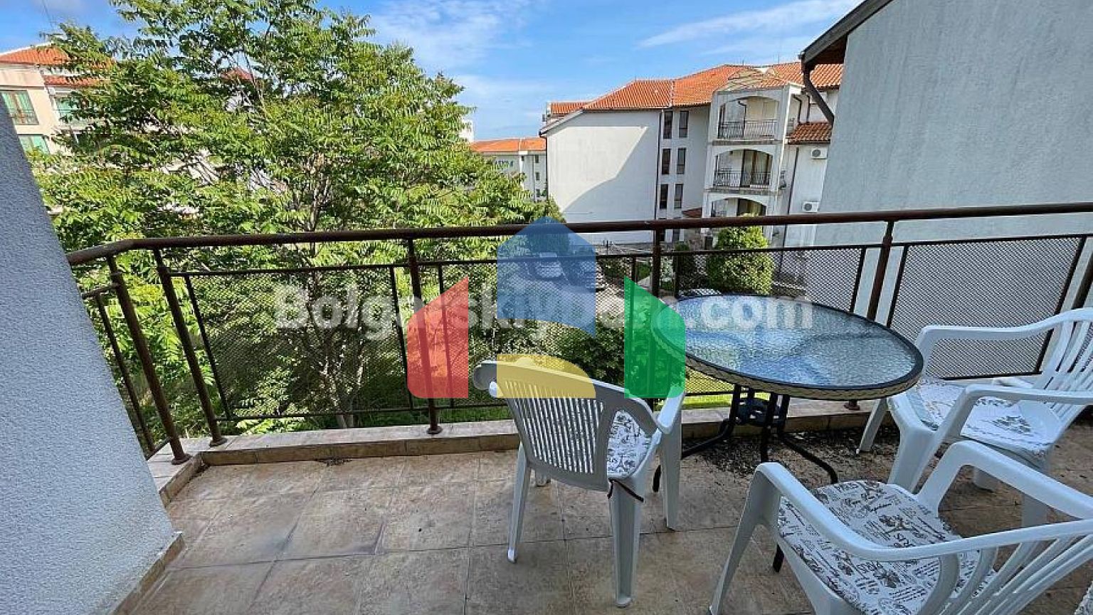 Трикімнатна квартира в Компасі