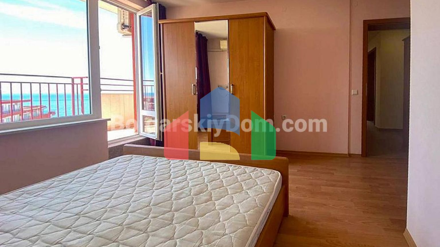 Трикімнатна квартира в Марина Форт