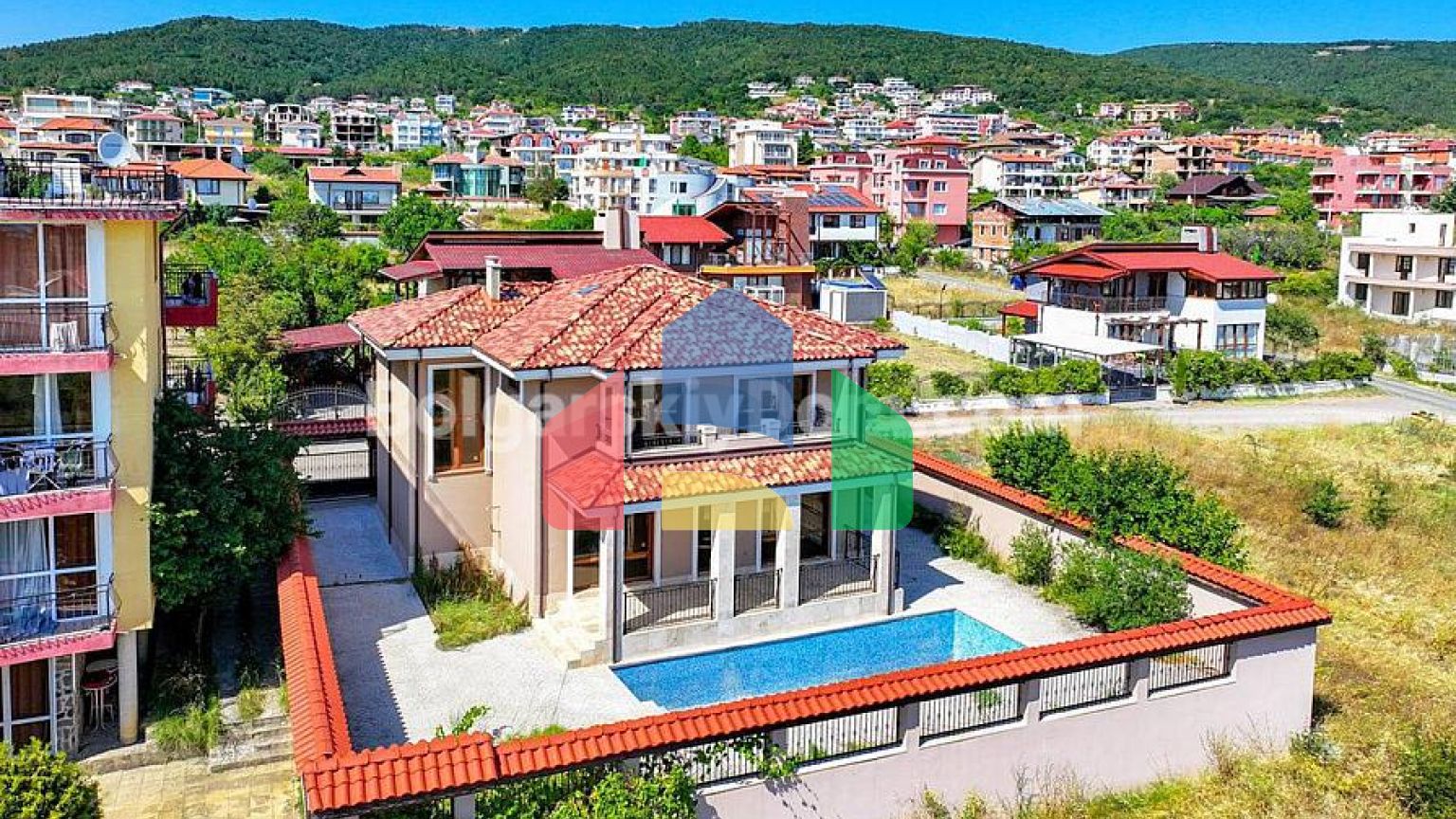 Будинок з власним басейном у Святому Власі