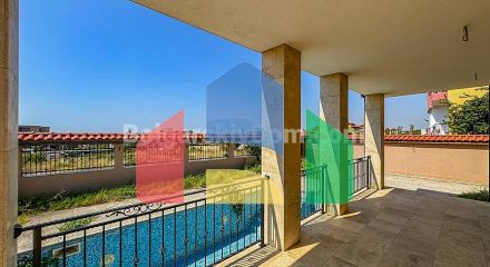 Будинок з власним басейном у Святому Власі