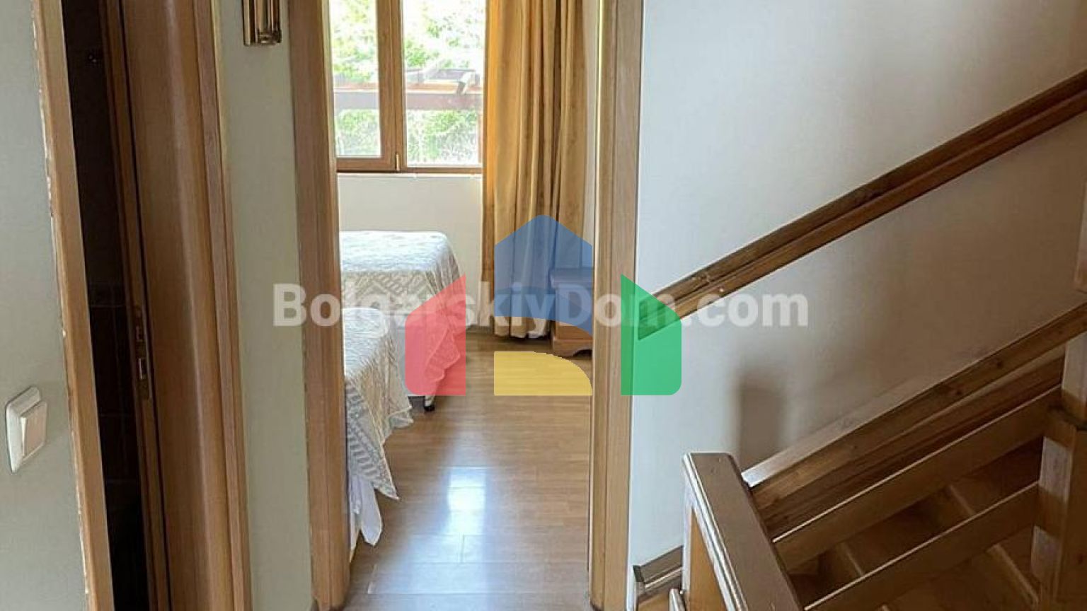 Триповерховий таунхаус у Святому Власі