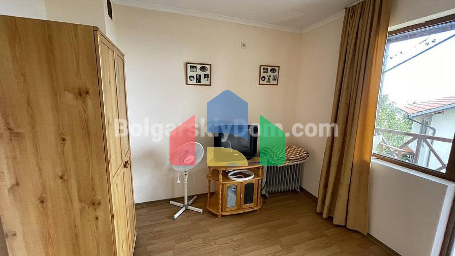 Триповерховий таунхаус у Святому Власі