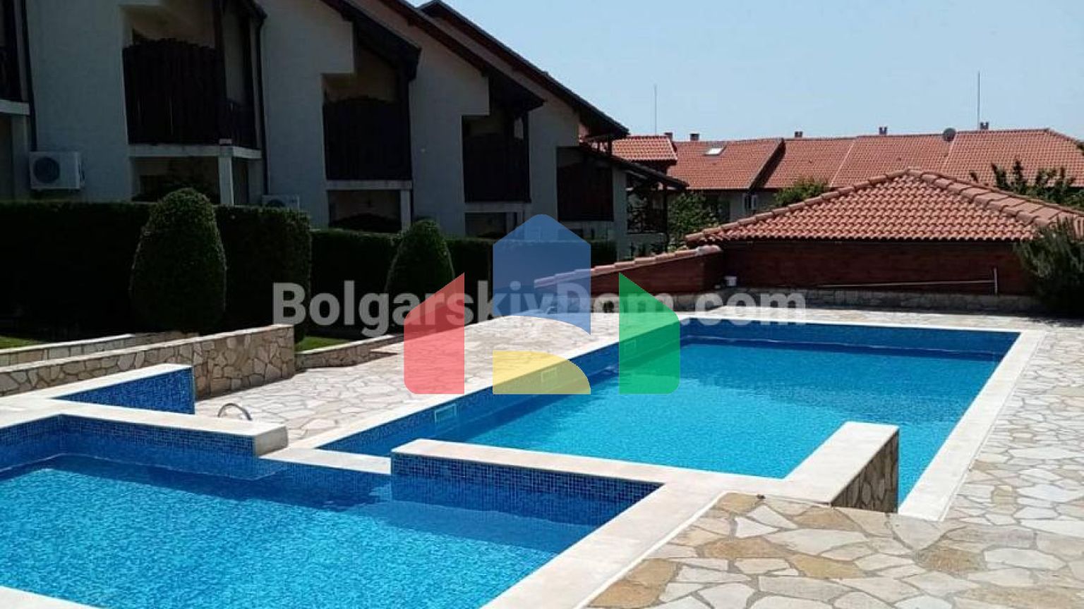 Триповерховий таунхаус у Святому Власі