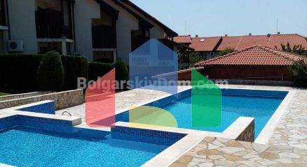 Триповерховий таунхаус у Святому Власі