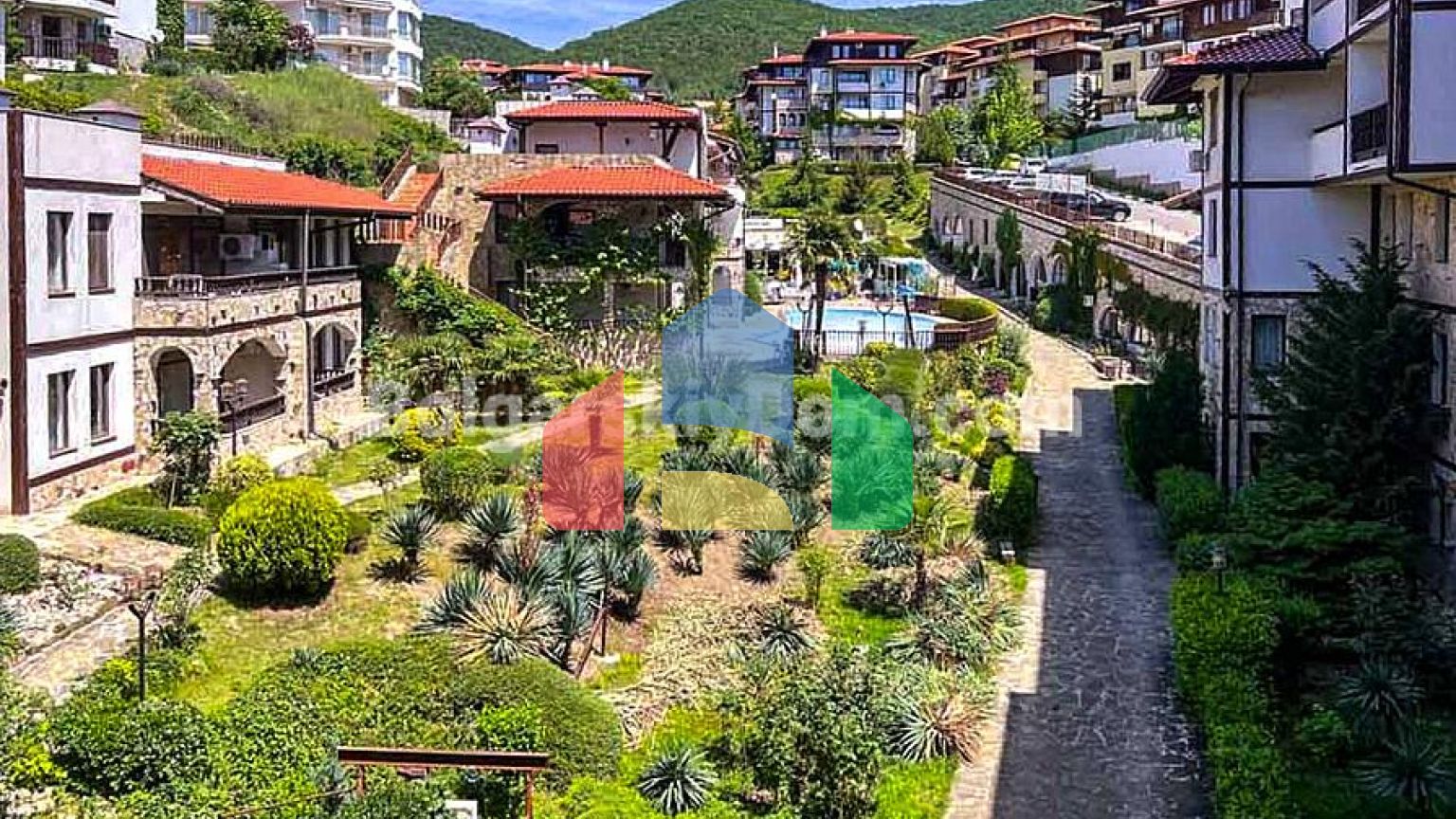 Трехкомнатная квартира в Этера 1