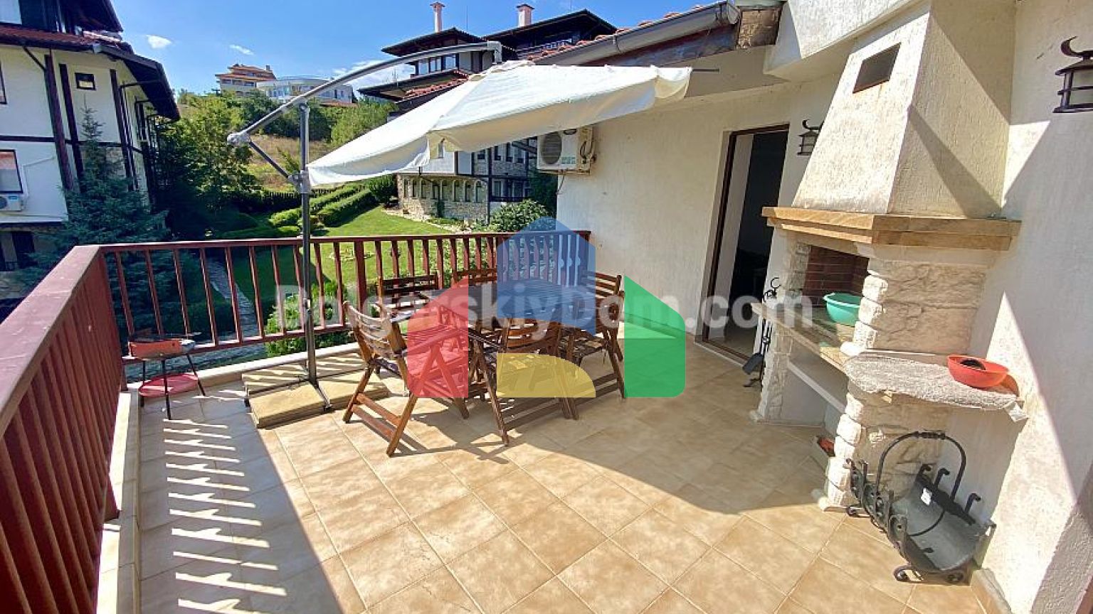 Триповерхова вілла в Етера