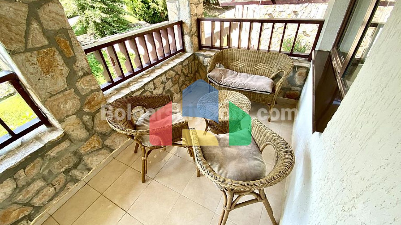 Триповерхова вілла в Етера