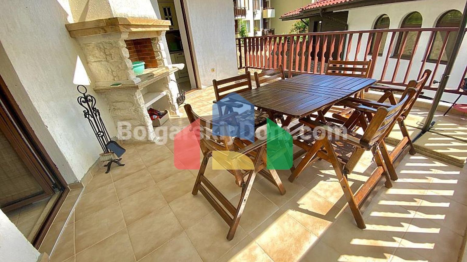 Триповерхова вілла в Етера