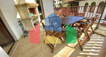 Триповерхова вілла в Етера