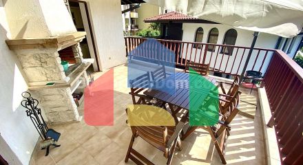 Триповерхова вілла в Етера