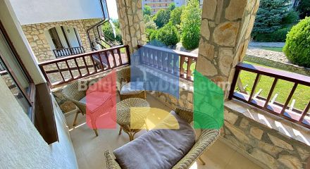 Триповерхова вілла в Етера