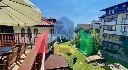 Триповерхова вілла в Етера