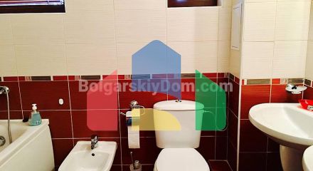 Триповерхова вілла в Етера