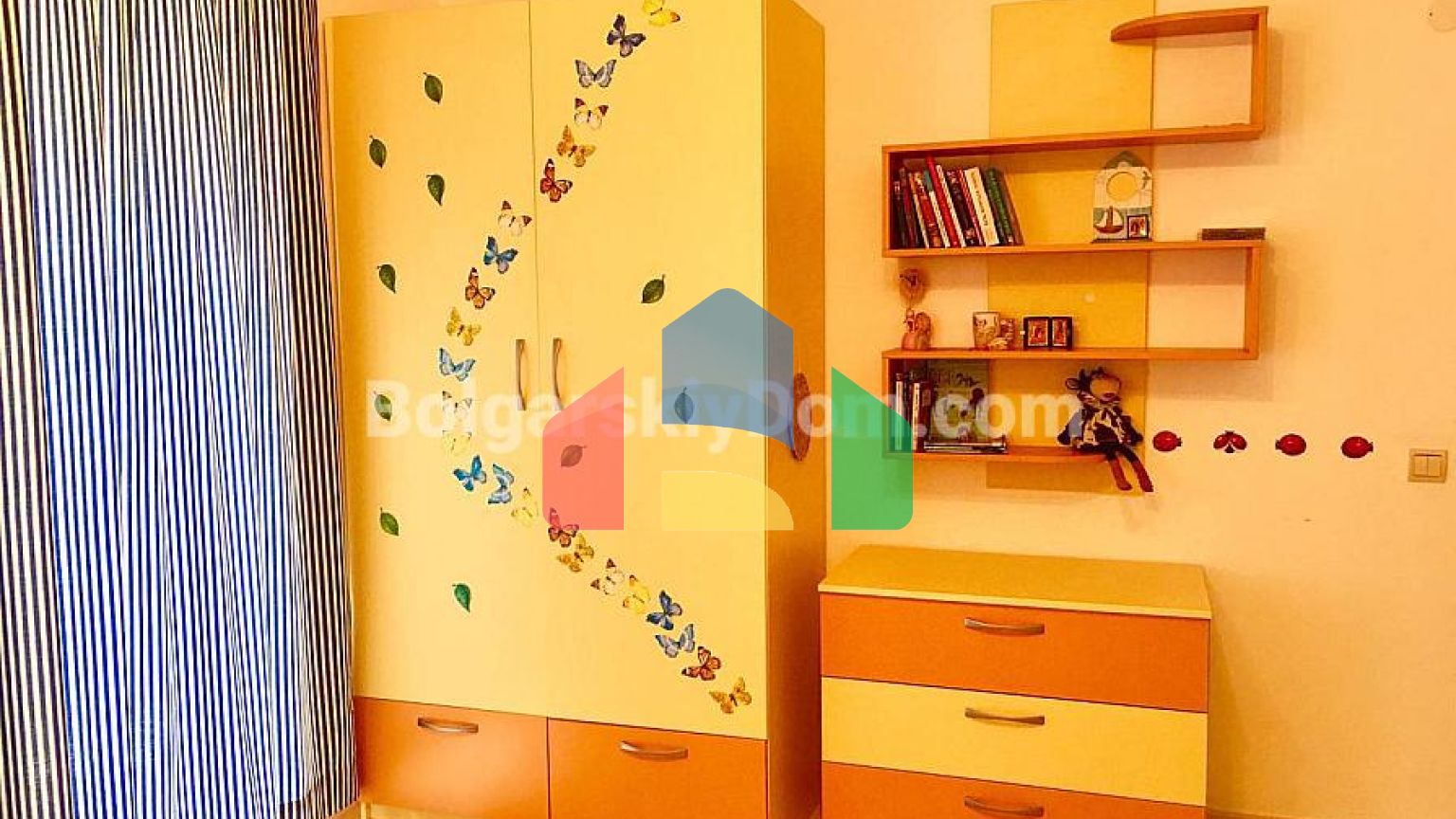 Триповерхова вілла в Етера