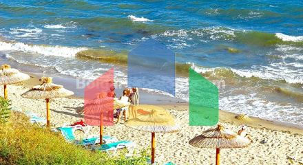 Триповерхова вілла в Етера